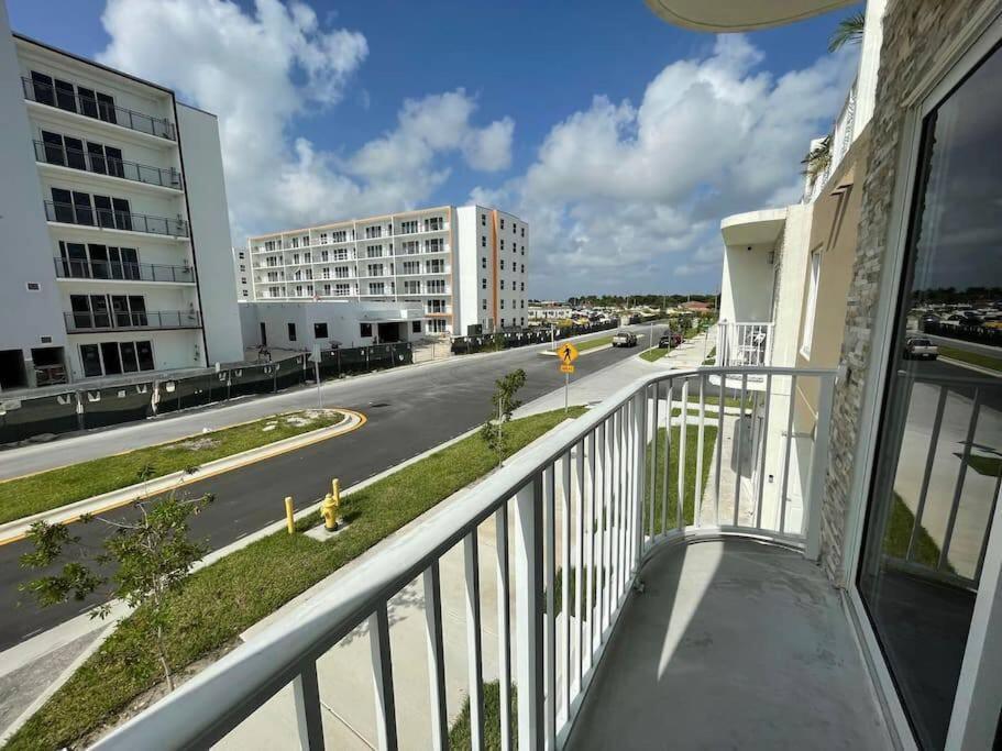 Vacay Spot Experience Luna Sky! 65" Tv Bar, Bbq, Shower Massage Jets, Music, Go To Fl Keys Homestead Exterior foto