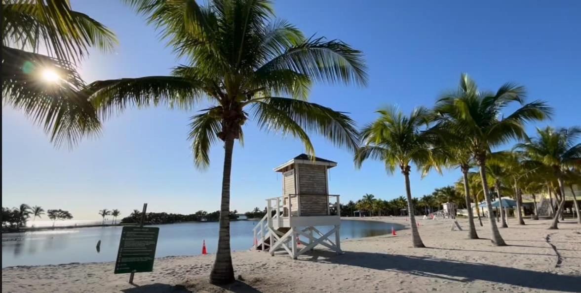 Vacay Spot Experience Luna Sky! 65" Tv Bar, Bbq, Shower Massage Jets, Music, Go To Fl Keys Homestead Exterior foto
